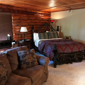 Bear Meadows Lodge – Hideaway Room
