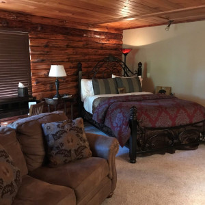 Bear Meadows Lodge – Hideaway Room